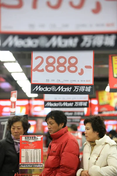 Китайські Клієнти Покупки Магазині Медіа Маркт Шанхаї Китай Грудня 2011 — стокове фото