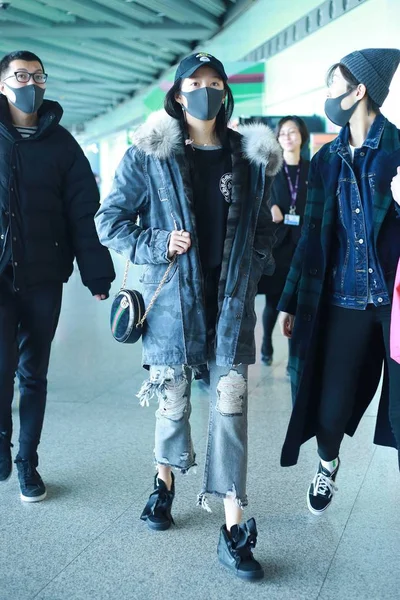 Kinesisk Skådespelerska Guan Xiaotong Anländer Beijing Capital International Airport Före — Stockfoto