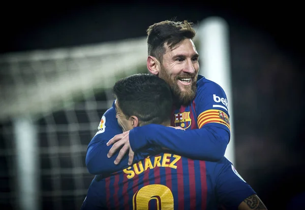 Lionel Messi Góry Luis Suarez Barcelony Świętować Strzeleniu Gola Meczu — Zdjęcie stockowe