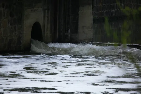 Las Aguas Residuales Están Siendo Vertidas Una Fábrica Río Huai — Foto de Stock