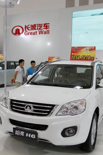 Gente Visita Stand Great Wall Motors Durante Una Exposición Automóviles — Foto de Stock