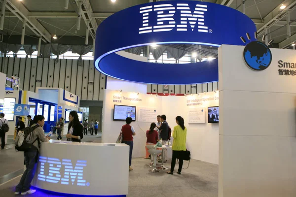 People Visit Stand Ibm 9Th China Nanjing International Software Information — Stock Photo, Image