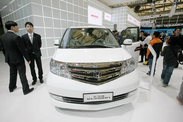 Los Visitantes Pueden Probar Ver Mpv Elysion Dongfeng Honda Una —  Fotos de Stock