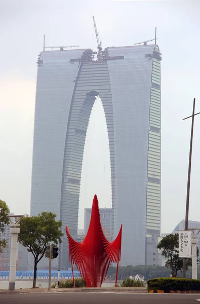 Vista Arranha Céu Forma Calças Portão Oriente Construção Cidade Suzhou — Fotografia de Stock