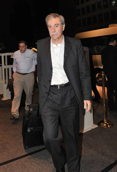Tidigare Usa Handelsminister Carlos Gutierrez Front Anländer Till Shangri Hotel — Stockfoto