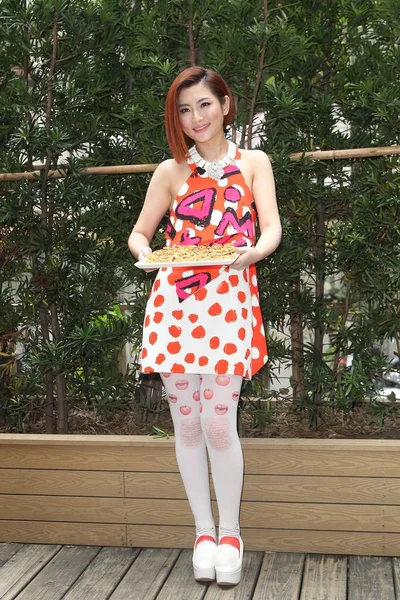 Селіна Джен Чіа Hsuan Тайваньських Дівчина Групи Позує Apple Пиріжки — стокове фото