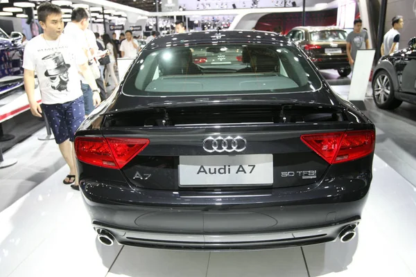 Visitors Look Audi 2014 Pudong International Automotive Exhibition Shanghai China — Stock Photo, Image