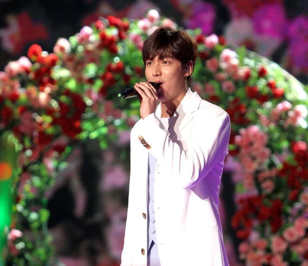 Południowokoreański Aktor Lee Min Wykonuje Podczas Sesji Nagraniowej Dla 2015 — Zdjęcie stockowe