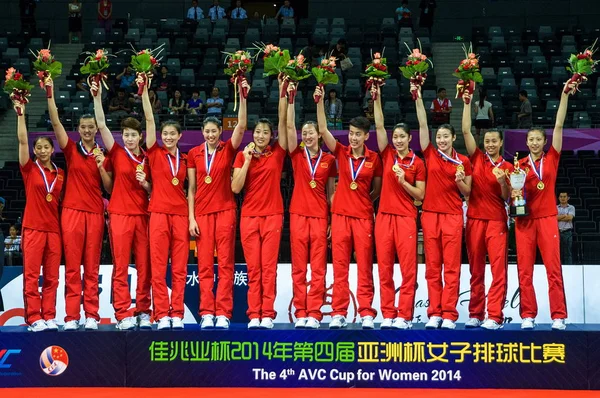 Membros Equipe Chinesa Voleibol Feminino Posam Com Suas Medalhas Ouro — Fotografia de Stock