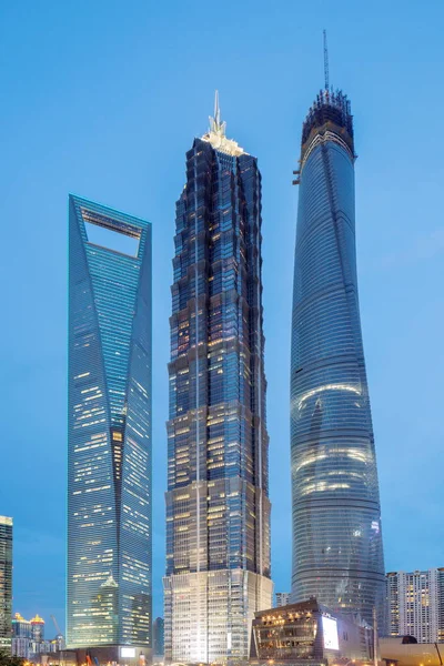 Vista Nocturna Torre Shanghai Quinta Izquierda Construcción Junto Centro Financiero —  Fotos de Stock