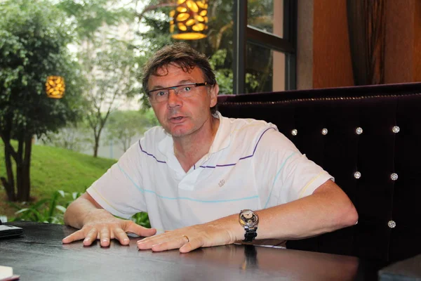 Entrenador Jefe Philippe Troussier Chinas Shenzhen Ruby Football Club Responde — Foto de Stock