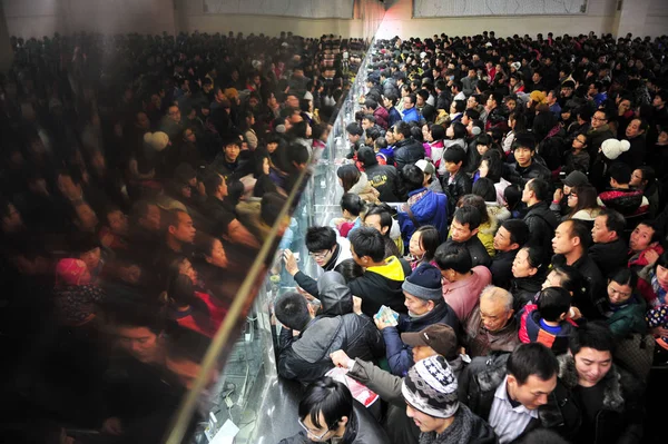 Menigten Van Mensen Line Treinkaartjes Kopen Het Changsha Trein Station — Stockfoto