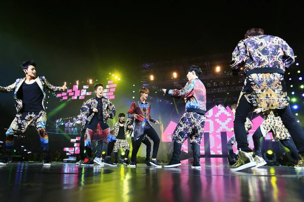 Południowo Koreański Chiński Pop Boy Grupy Exo Wykonuje Koncercie Swojej — Zdjęcie stockowe