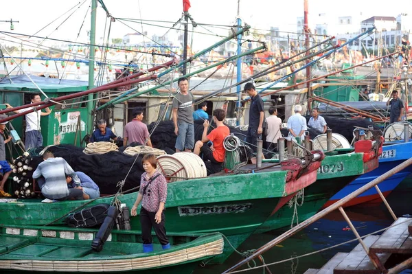 Китайских Рыбаков Видели Рыболовных Судах Возвращающихся Южно Китайского Моря Порт — стоковое фото