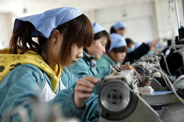 Lavoratrici Cinesi Cuciono Vestiti Esportare Negli Stati Uniti Europa Una — Foto Stock