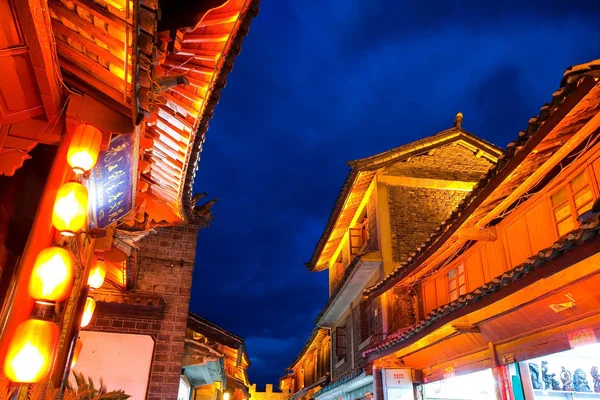 Vista Noturna Edifícios Antigos Cidade Velha Lijiang Cidade Lijiang Sudoeste — Fotografia de Stock