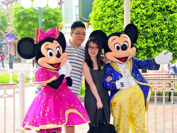 Les Touristes Posent Avec Mickey Minnie Mouse Hong Kong Disneyland — Photo