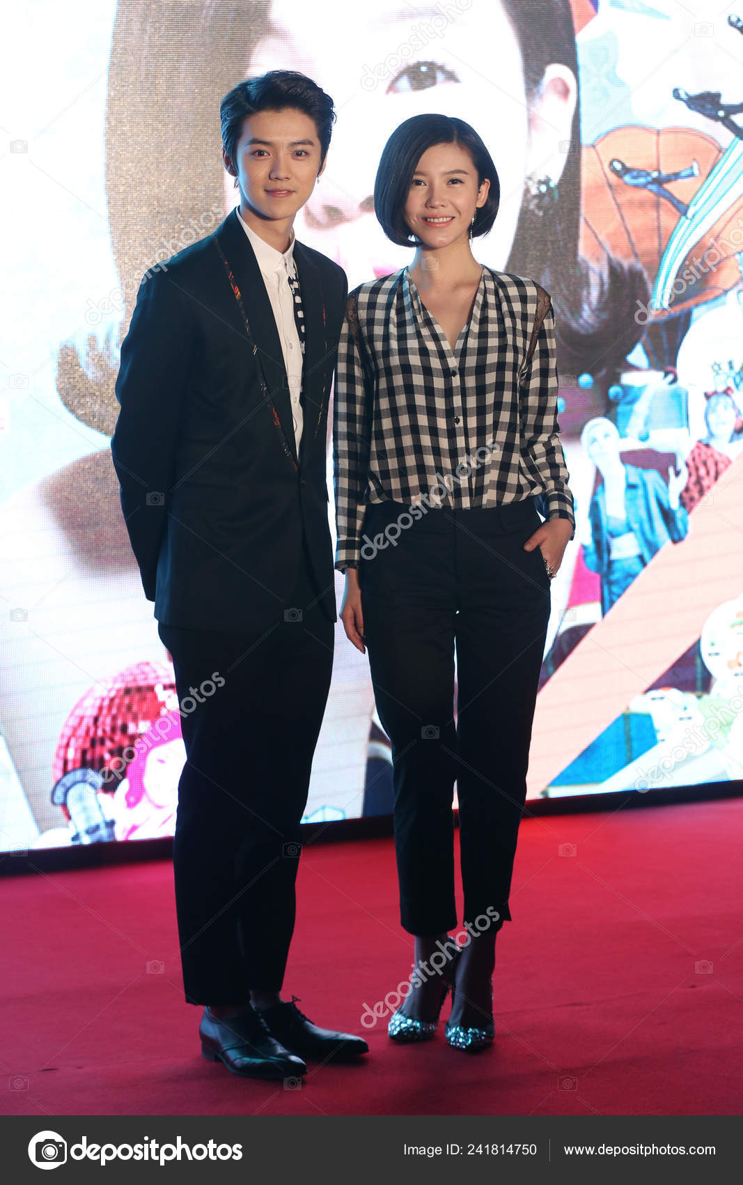 Chinese Actress Yang Zishan Right Poses Chinese Actor Singer Han