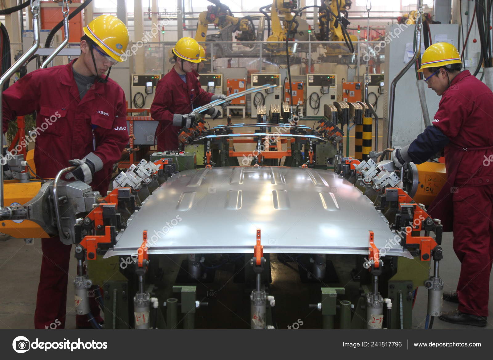 Trabajadores Chinos Montan Coche Línea Montaje Planta Automóviles Anhui