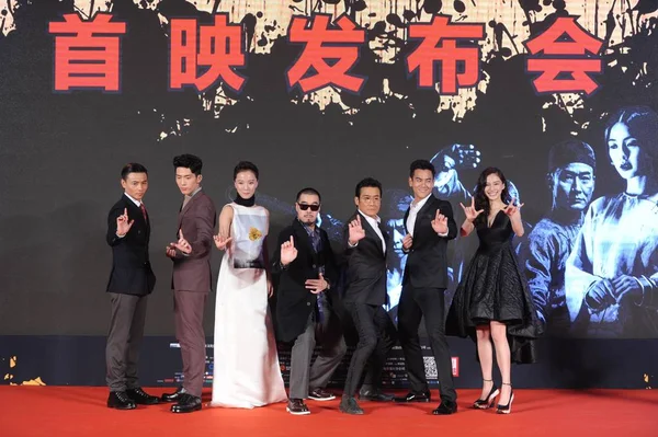 左から 中国人俳優の張仁とジン ボラン 女優のワン ルオダン 香港監督のロイ チョウ ヒンヨン 俳優のトニー リョン — ストック写真