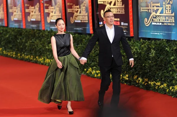 Der Chinesische Regisseur Und Schauspieler Jiang Wen Rechts Hält Händchen — Stockfoto