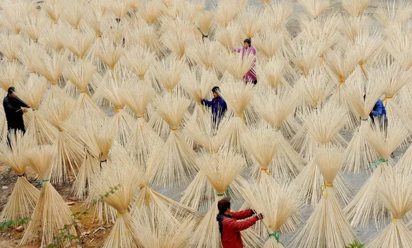 Китайські Фермери Сухий Бамбук Палички Окрузі Shangrao Shangrao Міста Східного — стокове фото