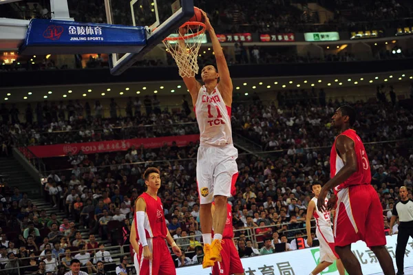 Jianlian Van China Boven Dunks Tegen Het Sterren Team Van — Stockfoto