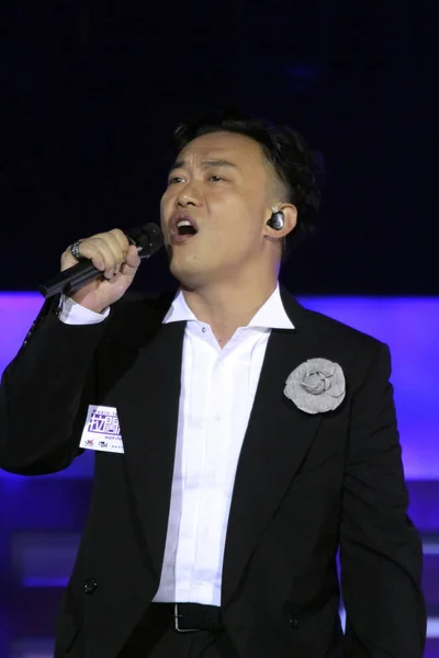 Hong Kong Piosenkarka Eason Chan Wykonuje Podczas Koncertu Pamięci Danny — Zdjęcie stockowe