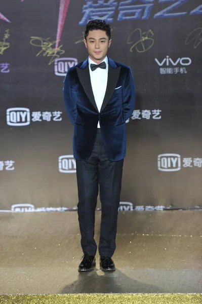 Actor Taiwanés Wallace Huo Posa Durante Evento Moda Iqiyi Beijing —  Fotos de Stock