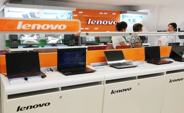 Клієнти Магазин Lenovo Портативних Комп Ютерів Магазині Побутової Техніки Xuchang — стокове фото