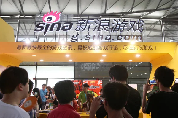 Les Gens Visitent Stand Sina Com Lors 11Ème China Digital — Photo