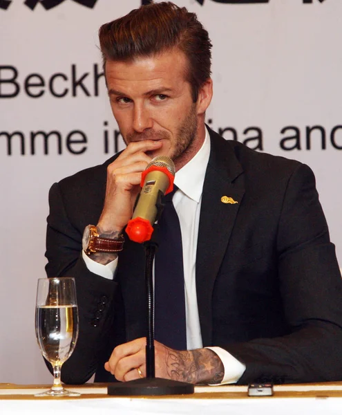 Anglické Fotbalové Superstar David Beckham Reaguje Během Tiskové Konference Qingdao — Stock fotografie