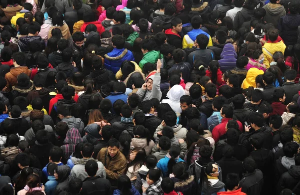Tłumy Ludzi Kolejce Zakupu Biletów Kolejowych Xian Railway Station Xian — Zdjęcie stockowe