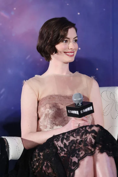 Aktris Amerika Anne Hathaway Tersenyum Selama Konferensi Pers Untuk Film — Stok Foto