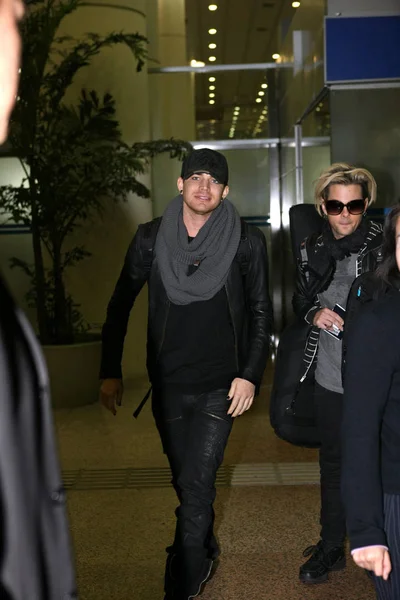 Cantante Pop Americano Adam Lambert Cammina All Aeroporto Shanghai Pudong — Foto Stock
