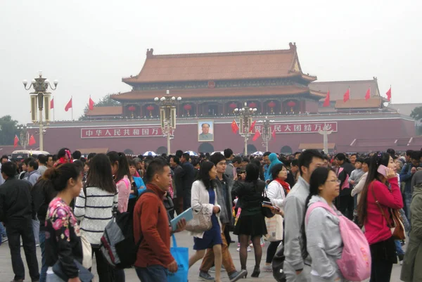 2014年10月1日 中国北京国庆节期间 游客聚集在天安门广场 — 图库照片