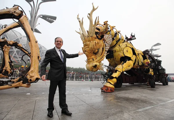 Посол Франції Китаї Моріс Гурдалт Монтань Показує Скульптури Кінь Дракона — стокове фото