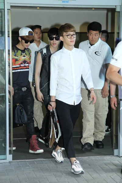 Membri Del Boy Group Sudcoreano Exo Arrivano All Aeroporto Internazionale — Foto Stock