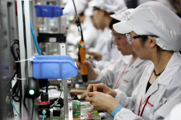 Trabajadoras Chinas Fabrican Escáneres Códigos Barras Una Planta Honeywell Ciudad — Foto de Stock