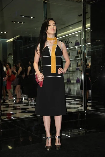 台湾女星林凯琳2014年9月2日抵达台湾台中参加普拉达新专卖店的开幕派对后摆姿势 — 图库照片