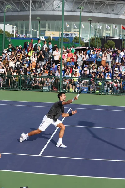 Novak Djokovic Sérvia Retorna Tiro Durante Uma Sessão Treinamento Torneio — Fotografia de Stock