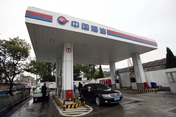 Carro Está Sendo Reabastecido Posto Gasolina Cnooc Xangai China Fevereiro — Fotografia de Stock