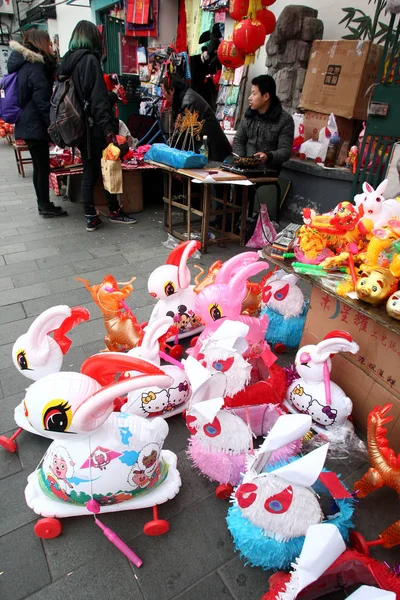 Linternas Forma Conejo Dragón Están Venta Una Tienda Shanghai China — Foto de Stock