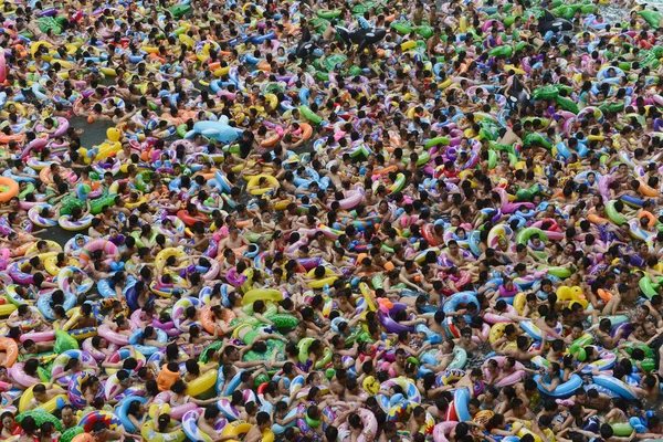 Holidaymakers Overcrowd Saltwater Swimming Pool Cool Daying Dead Sea Scenic — Stock Photo, Image