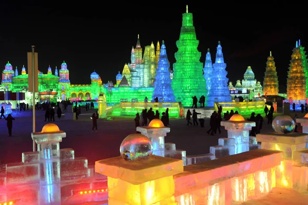 Turisták Nézni Jégszobrok Során Harbin International Jég Fesztivál Harbin Város — Stock Fotó