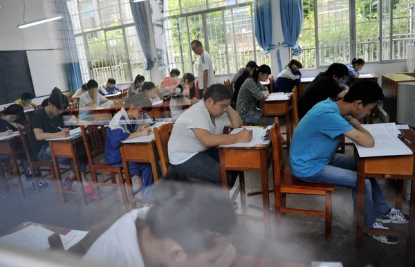 Китайские Студенты Участвуют Сдаче Ежегодного Вступительного Экзамена Национальный Колледж Известного — стоковое фото