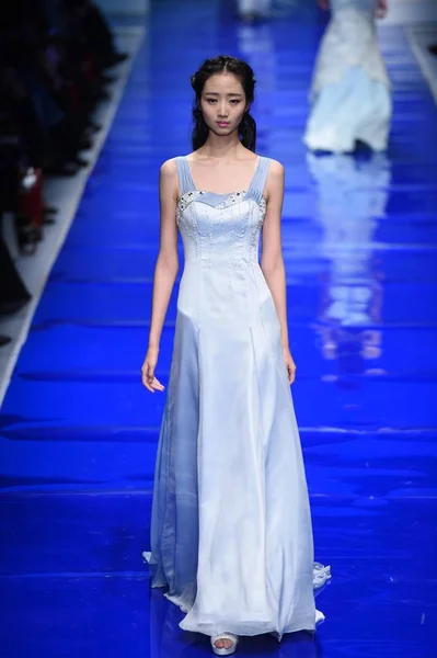 2014 베이징 2015 패션쇼에서 디자이너 새로운 창조를 — 스톡 사진