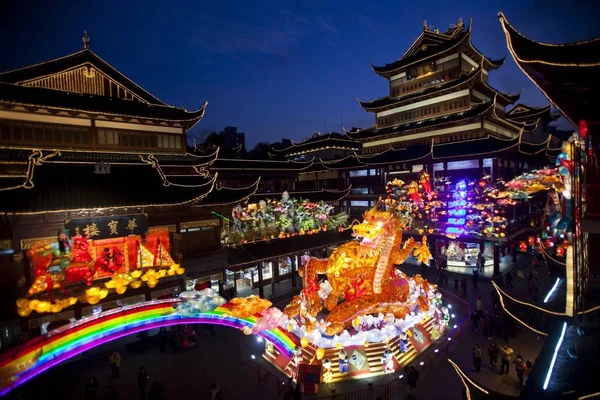 Veduta Una Gigantesca Lanterna Forma Drago Giardino Yuyuan Shanghai Cina — Foto Stock