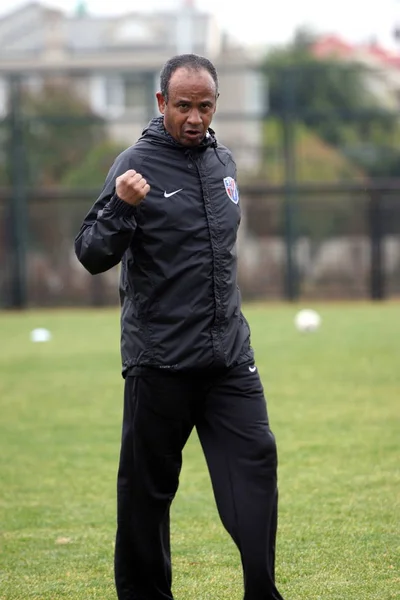 Jean Tigana Novo Treinador Shanghai Shenhua Retratado Durante Uma Sessão — Fotografia de Stock