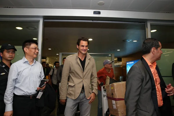 Superestrela Suíça Tênis Roger Federer Chega Aeroporto Internacional Shanghai Pudong — Fotografia de Stock